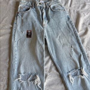 131,Zara Women’s Light Blue Distressed Boyfriend Jeans Size 4